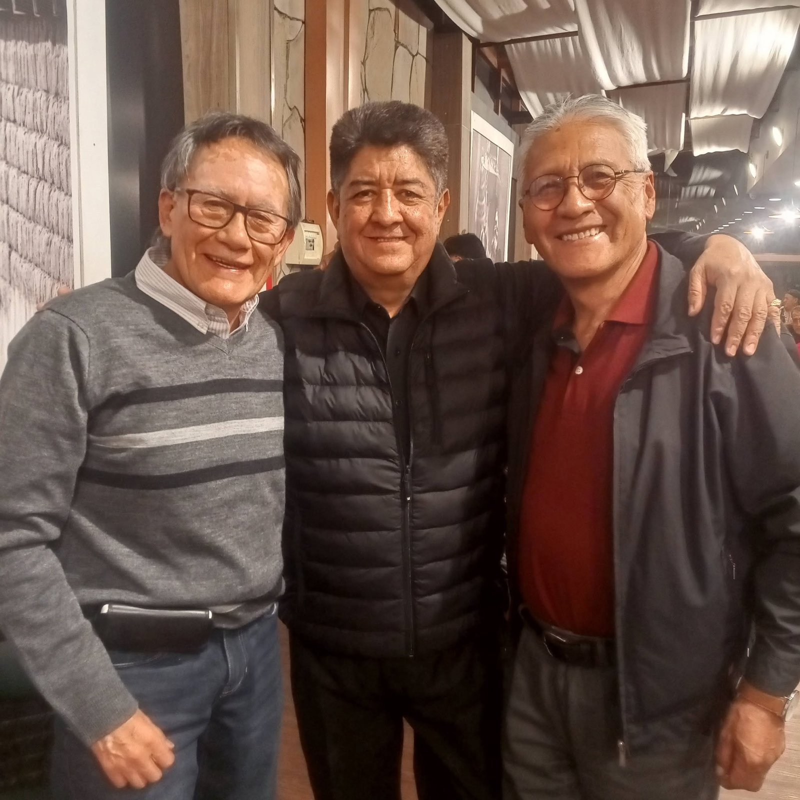 YURI ORTUÑO EN SU MESÓN DEL CANTOR QUE ALIMENTA EL ESPÍRITU